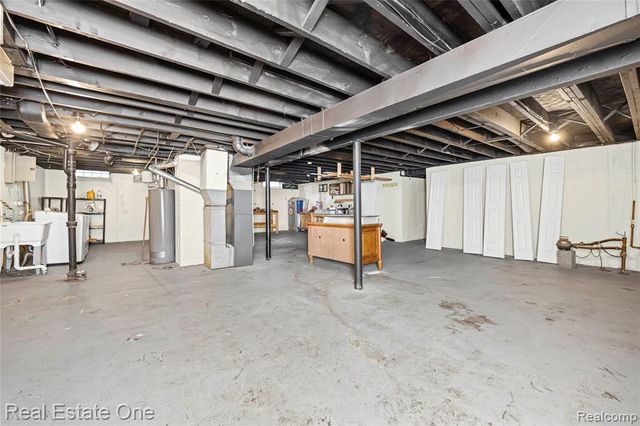 13340 Woodvale Street, Oak Park, MI 48237