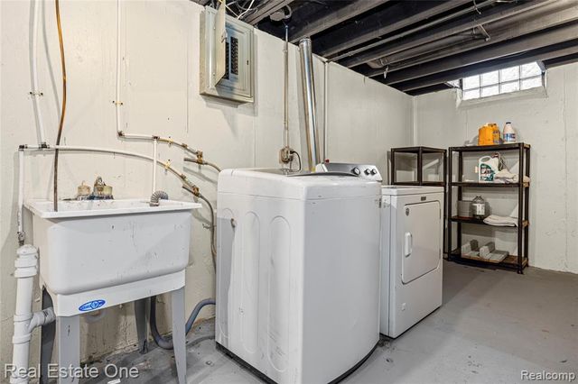 13340 Woodvale Street, Oak Park, MI 48237