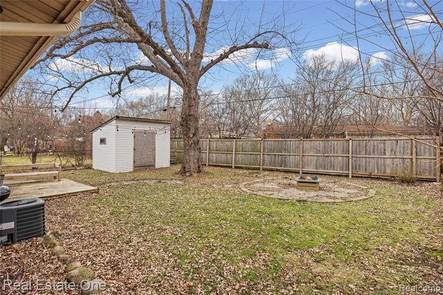 13340 Woodvale Street, Oak Park, MI 48237