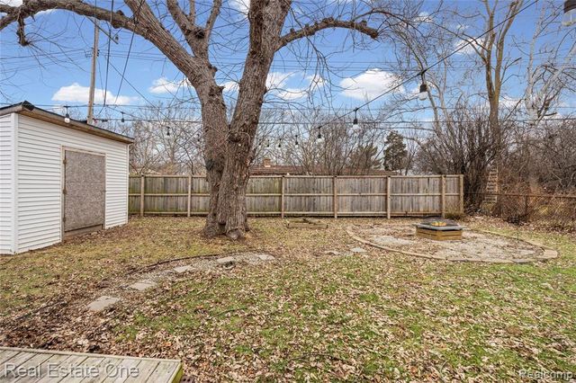 13340 Woodvale Street, Oak Park, MI 48237