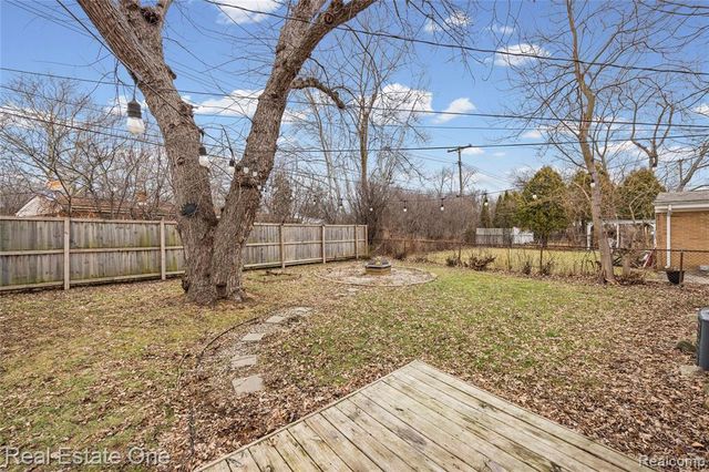 13340 Woodvale Street, Oak Park, MI 48237