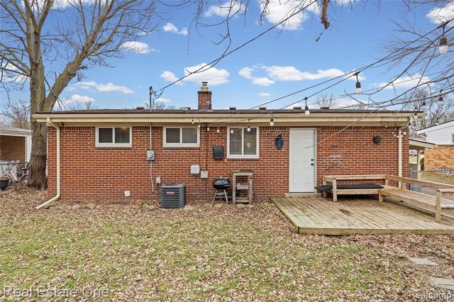 13340 Woodvale Street, Oak Park, MI 48237