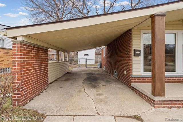 13340 Woodvale Street, Oak Park, MI 48237