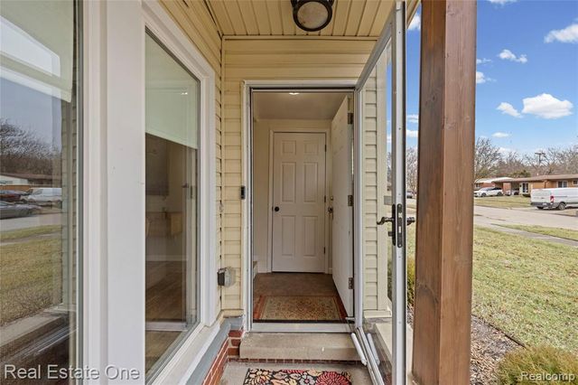 13340 Woodvale Street, Oak Park, MI 48237