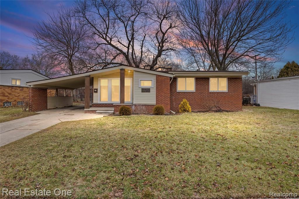 13340 Woodvale Street, Oak Park, MI 48237