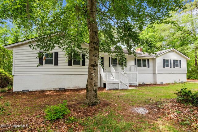 105 Country Place, Washington, NC 27889