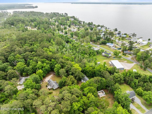 105 Country Place, Washington, NC 27889