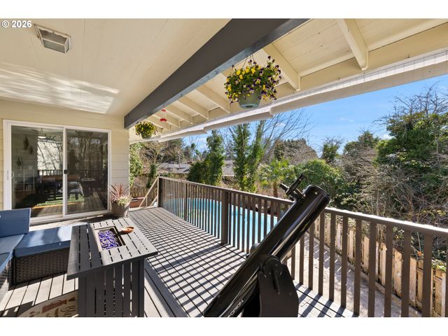 7360 Se IMPERIAL Ct, Milwaukie, OR 97222