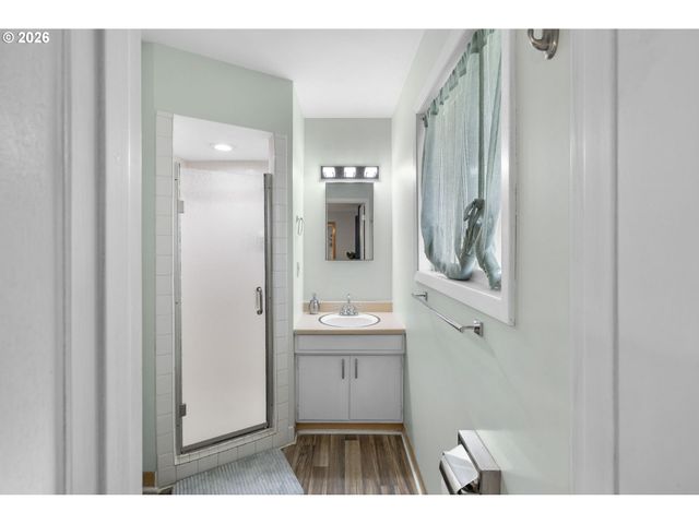 7360 Se IMPERIAL Ct, Milwaukie, OR 97222