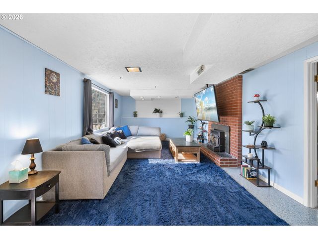 7360 Se IMPERIAL Ct, Milwaukie, OR 97222