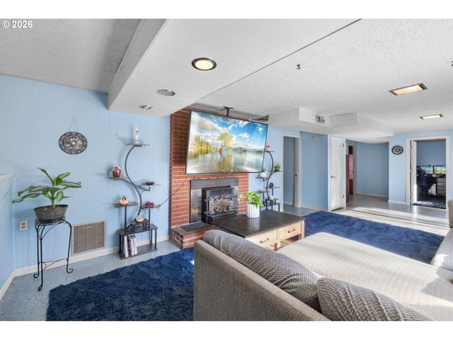 7360 Se IMPERIAL Ct, Milwaukie, OR 97222