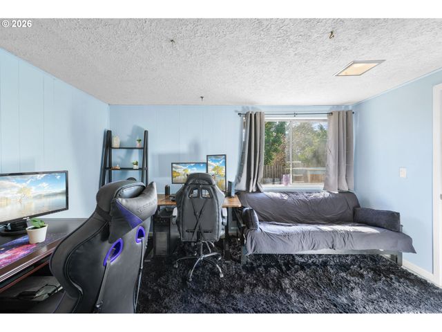 7360 Se IMPERIAL Ct, Milwaukie, OR 97222