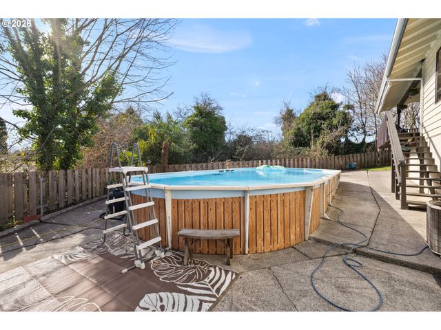 7360 Se IMPERIAL Ct, Milwaukie, OR 97222