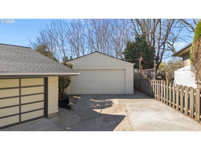 7360 Se IMPERIAL Ct, Milwaukie, OR 97222