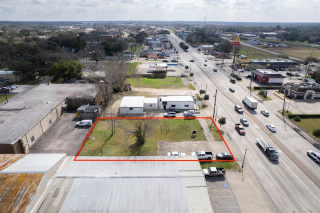 2107 N Main Street, Pearland, TX 77581