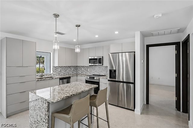 2800 NW 10th ST, Cape Coral, FL 33993