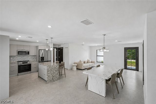 2800 NW 10th ST, Cape Coral, FL 33993