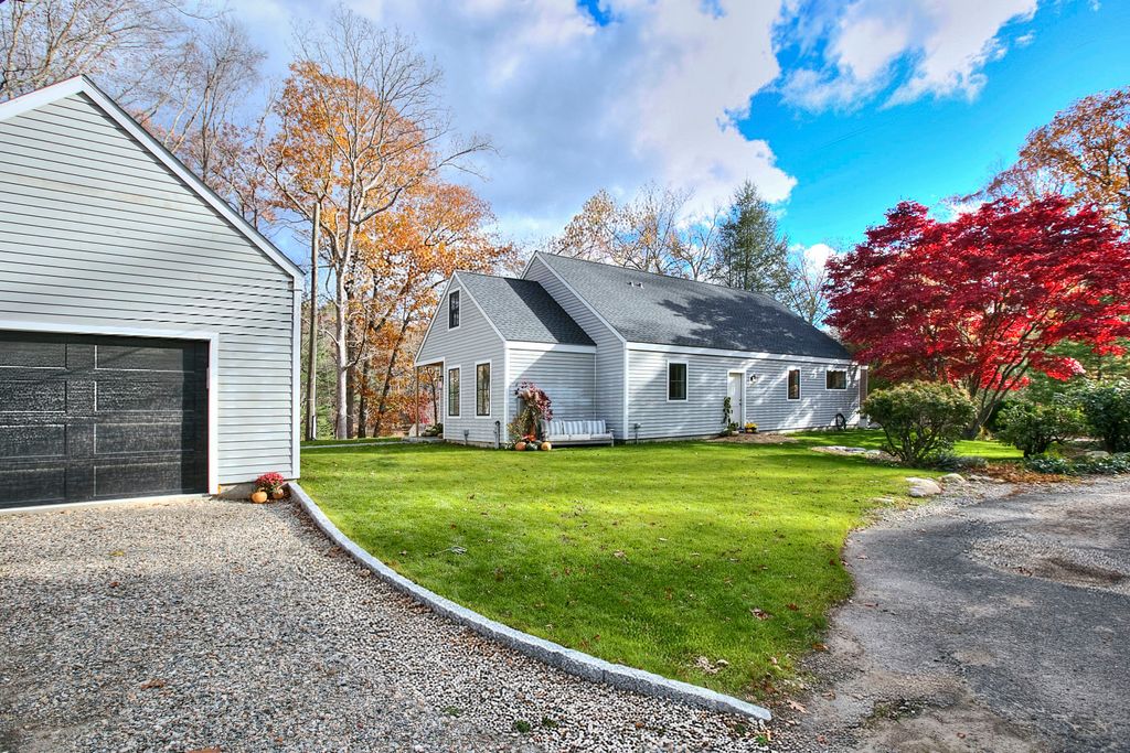 24 Nordholm Drive 24, Weston, CT 06883