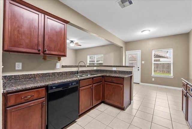 322 Shoshone Ridge Drive, La Marque, TX 77568