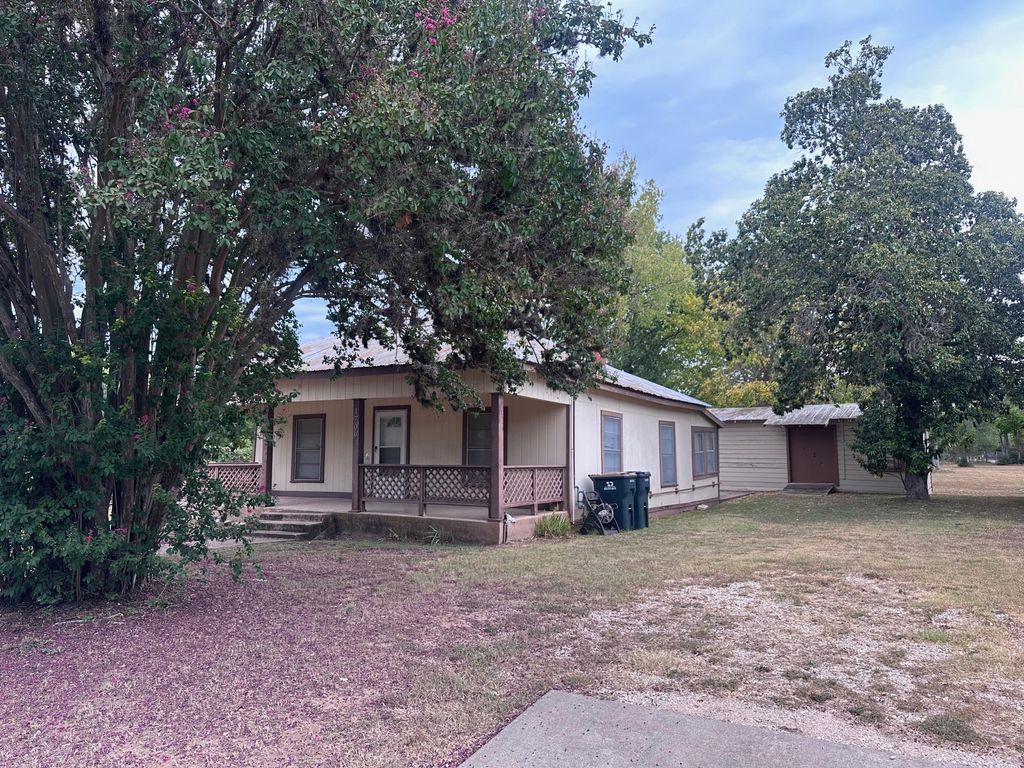 1709 Carter ST, Bastrop, TX 78602