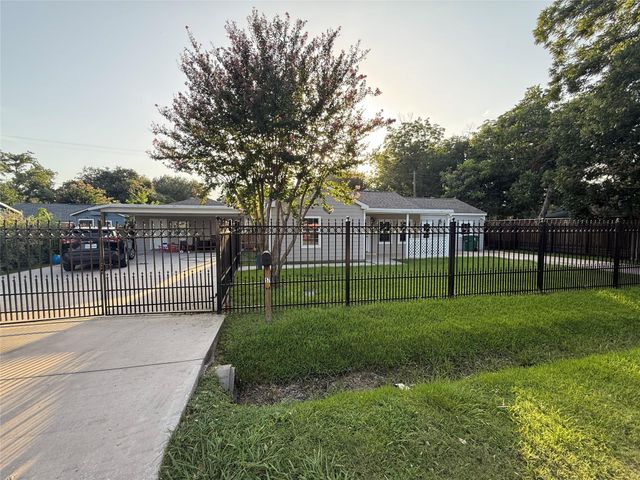 5701 Luna Street, Houston, TX 77076