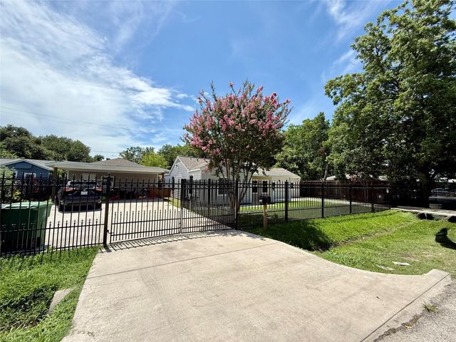 5701 Luna Street, Houston, TX 77076