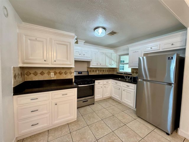 5701 Luna Street, Houston, TX 77076