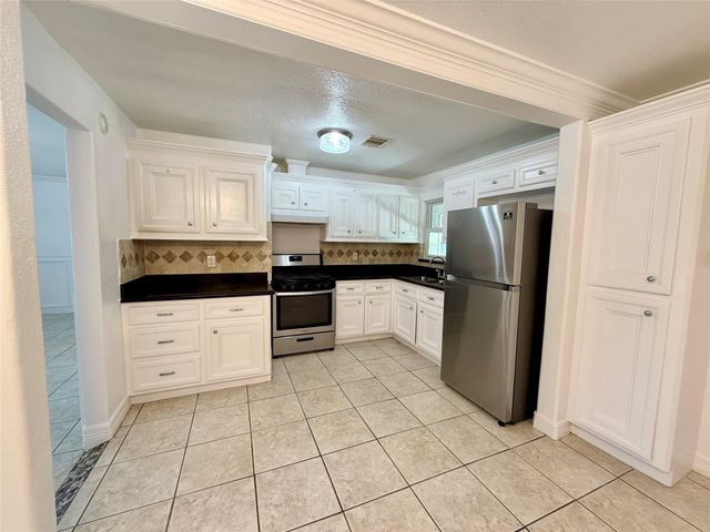 5701 Luna Street, Houston, TX 77076