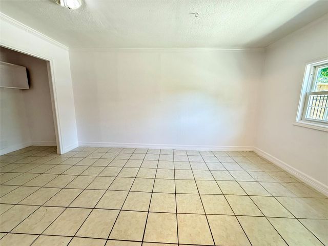 5701 Luna Street, Houston, TX 77076