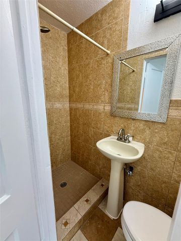 5701 Luna Street, Houston, TX 77076