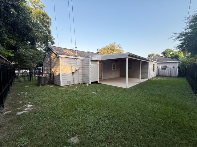 5701 Luna Street, Houston, TX 77076