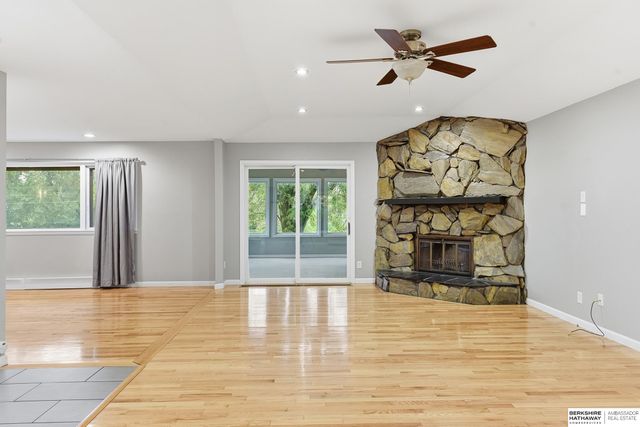 2226 S 91st Street, Omaha, NE 68124