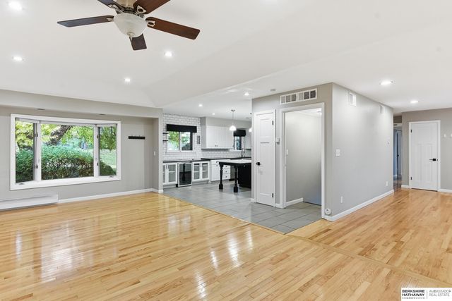 2226 S 91st Street, Omaha, NE 68124