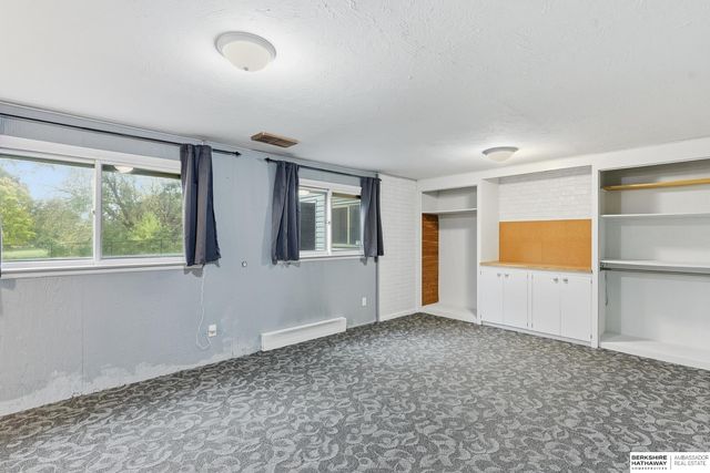 2226 S 91st Street, Omaha, NE 68124