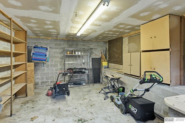 2226 S 91st Street, Omaha, NE 68124