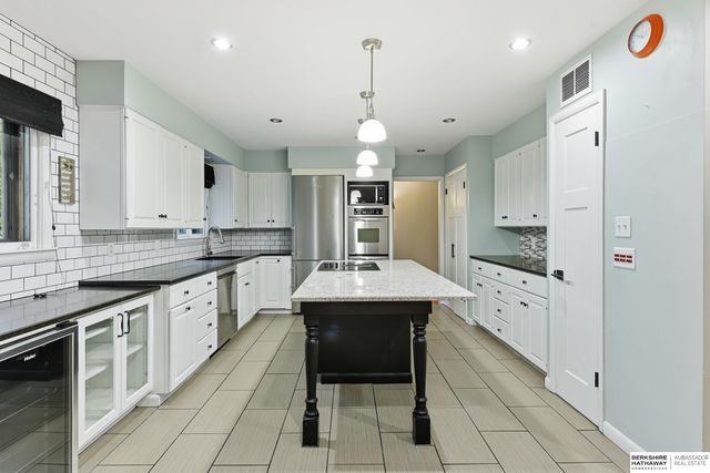 2226 S 91st Street, Omaha, NE 68124