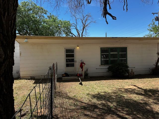 2402 25th Street, Lubbock, TX 79411