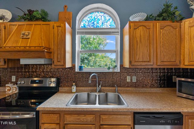 1005 Jackson Hollow Road, Mosheim, TN 37818