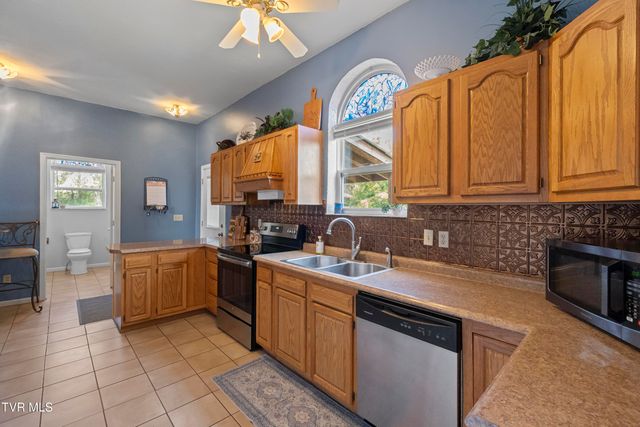1005 Jackson Hollow Road, Mosheim, TN 37818