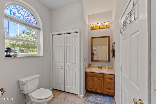 1005 Jackson Hollow Road, Mosheim, TN 37818