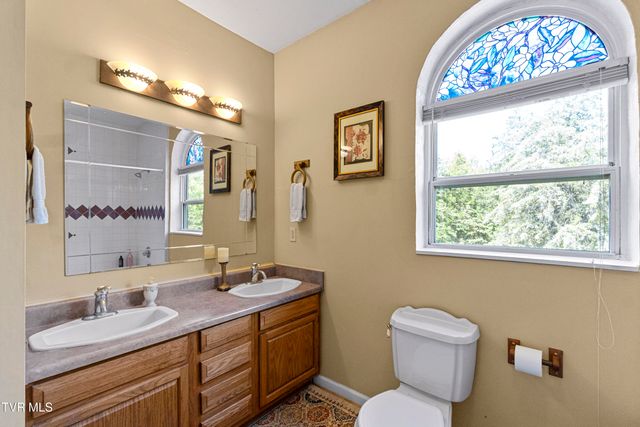 1005 Jackson Hollow Road, Mosheim, TN 37818