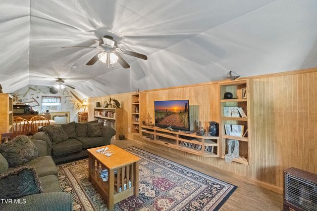 1005 Jackson Hollow Road, Mosheim, TN 37818