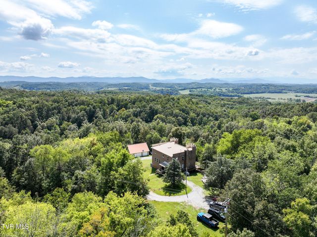 1005 Jackson Hollow Road, Mosheim, TN 37818