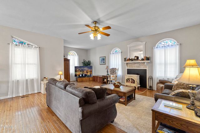 1005 Jackson Hollow Road, Mosheim, TN 37818