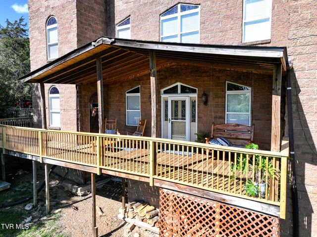 1005 Jackson Hollow Road, Mosheim, TN 37818