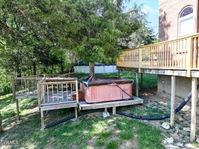 1005 Jackson Hollow Road, Mosheim, TN 37818