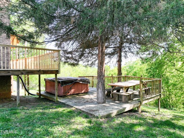 1005 Jackson Hollow Road, Mosheim, TN 37818