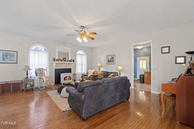 1005 Jackson Hollow Road, Mosheim, TN 37818