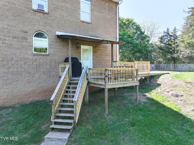 1005 Jackson Hollow Road, Mosheim, TN 37818