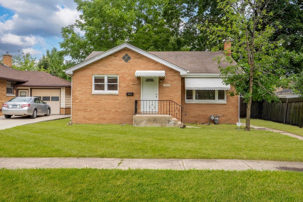 1539 Victoria Avenue, North Chicago, IL 60064